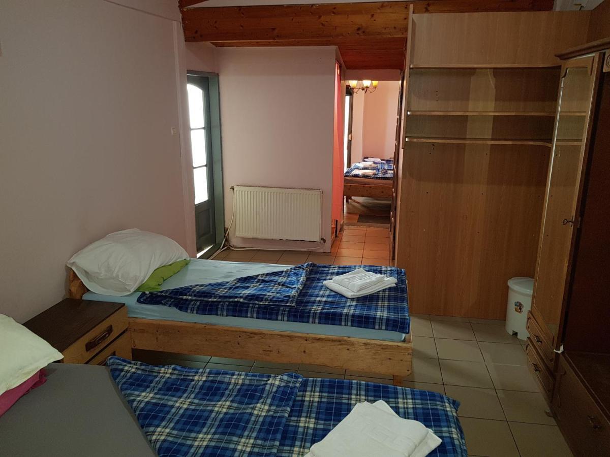Hompot Accommodation Дева Екстериор снимка