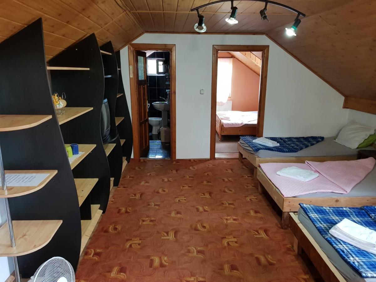 Hompot Accommodation Дева Екстериор снимка
