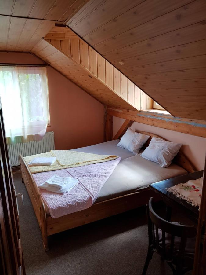 Hompot Accommodation Дева Екстериор снимка