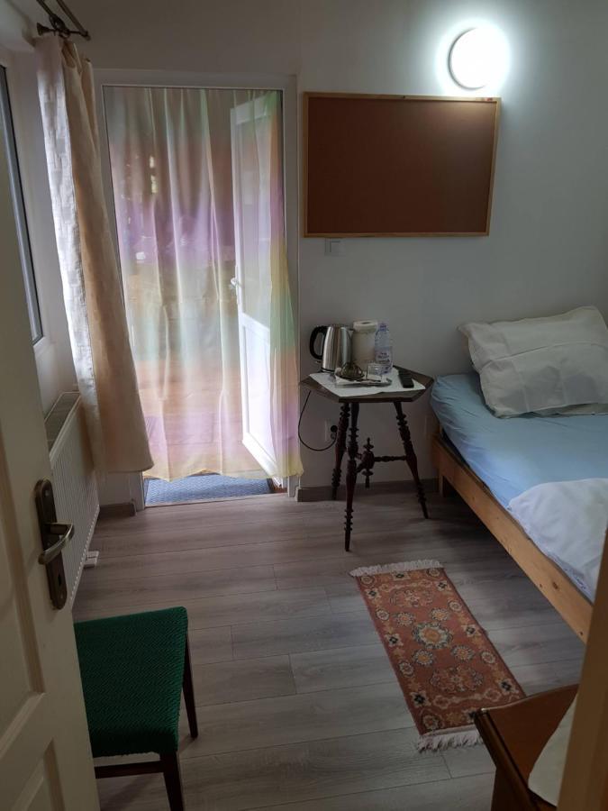 Hompot Accommodation Дева Екстериор снимка