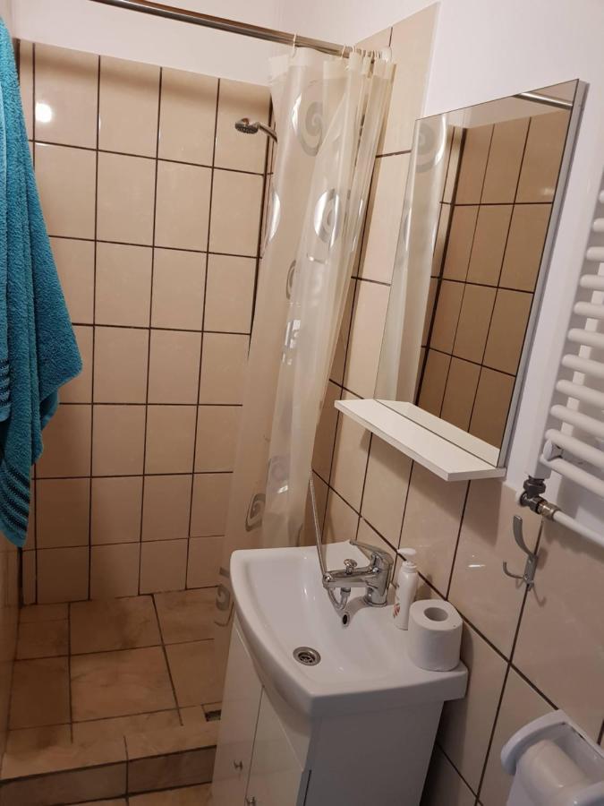 Hompot Accommodation Дева Екстериор снимка
