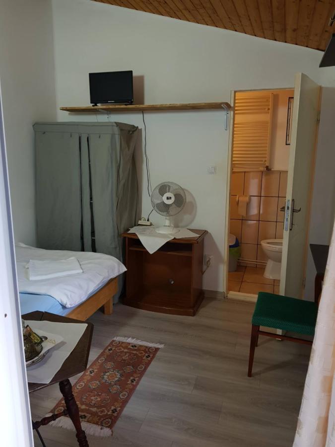 Hompot Accommodation Дева Екстериор снимка
