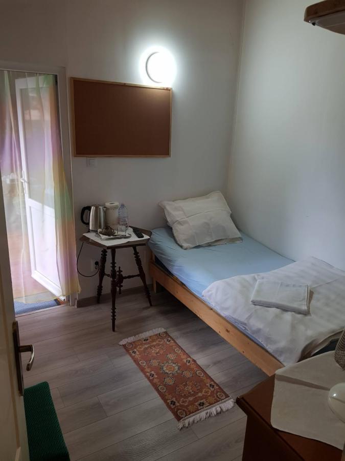 Hompot Accommodation Дева Екстериор снимка