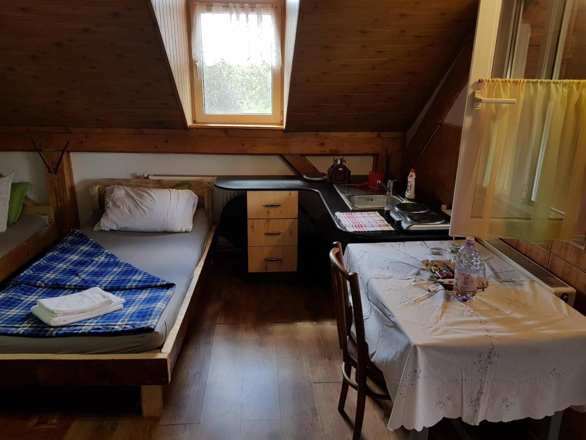 Hompot Accommodation Дева Екстериор снимка