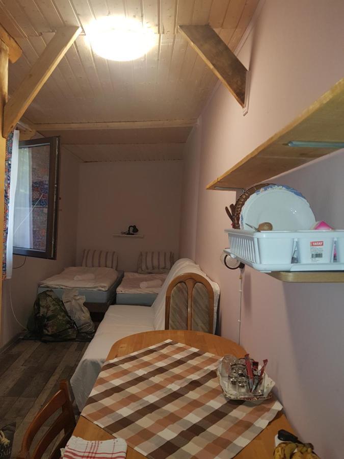 Hompot Accommodation Дева Екстериор снимка
