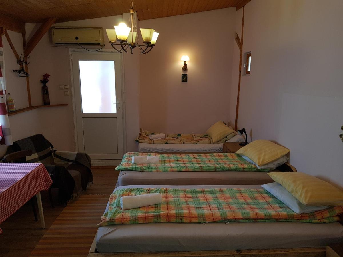Hompot Accommodation Дева Екстериор снимка