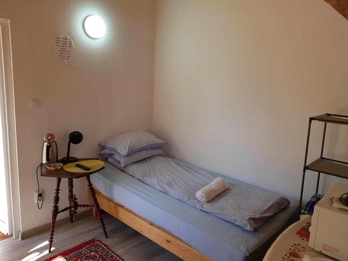 Hompot Accommodation Дева Екстериор снимка