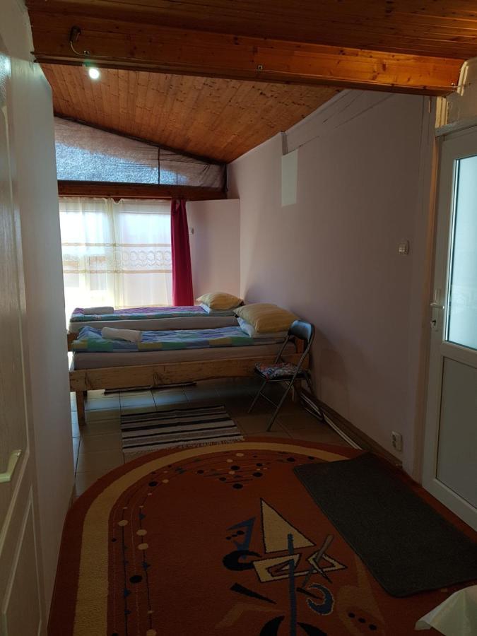 Hompot Accommodation Дева Екстериор снимка