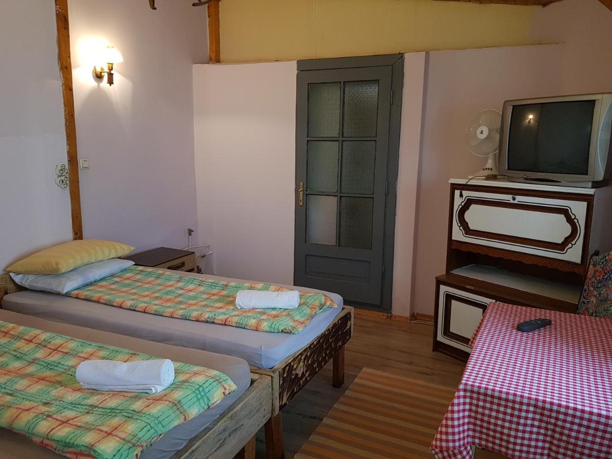 Hompot Accommodation Дева Екстериор снимка