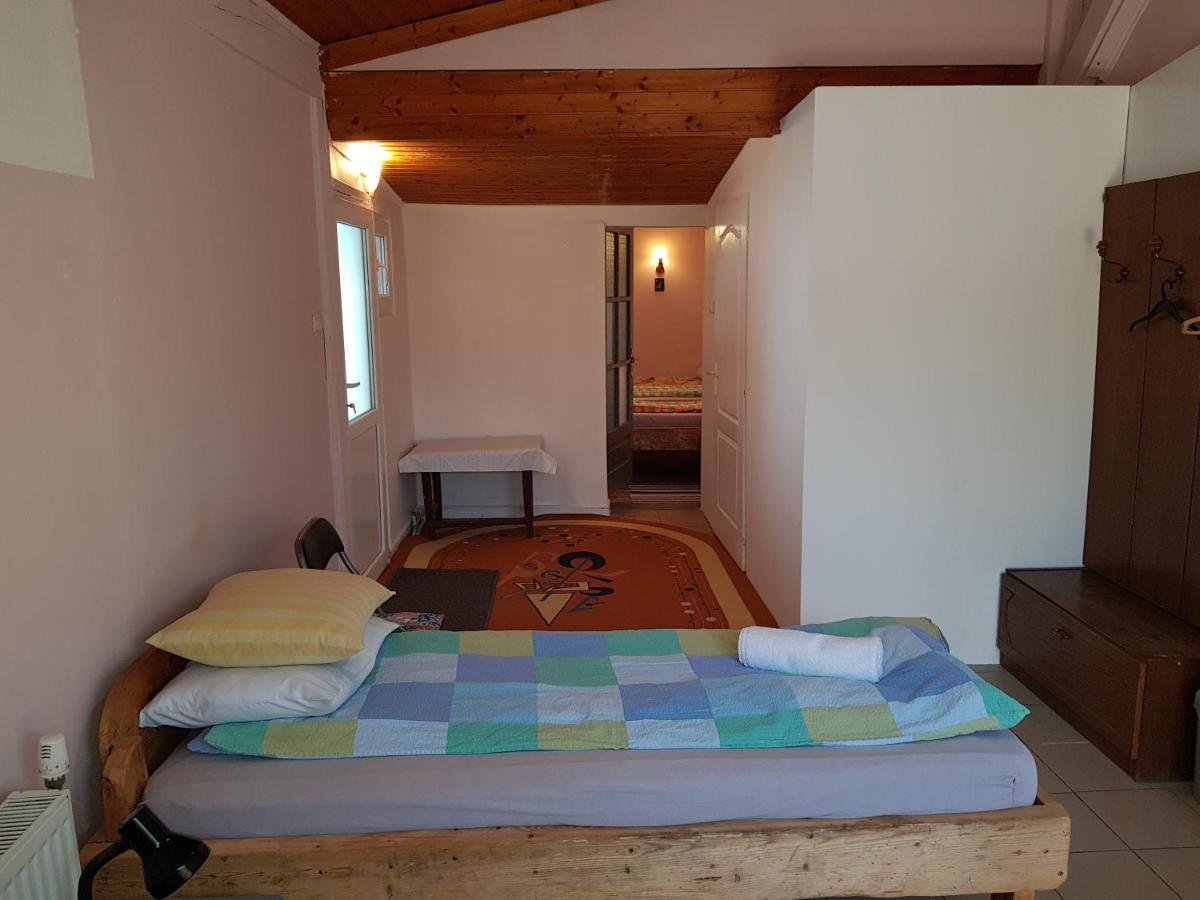 Hompot Accommodation Дева Екстериор снимка