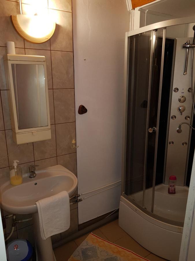 Hompot Accommodation Дева Екстериор снимка
